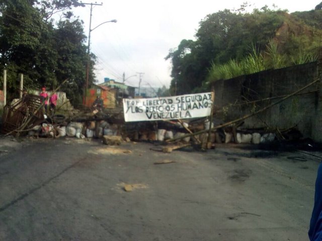 Barricada en San Diego de los Altos / Foto: Jesús González