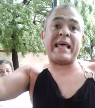 ¡Sin excusas! Este venezolano cambió de ropa con su pareja para ir a votar (Video)