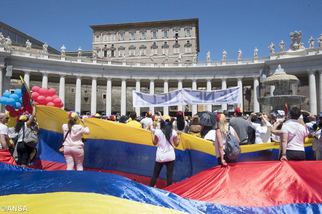 Marchan en Roma luego de la consulta popular #16Jul (Fotos y Video)