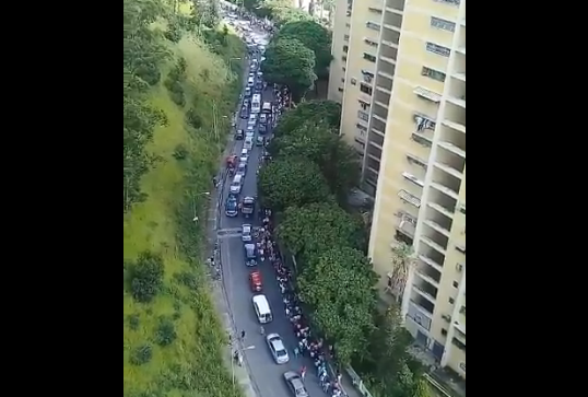 Foto: Las colas para la consulta popular en Caricuao  / Cortesía 