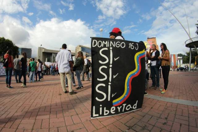 El Movimiento Estudiantil encabeza el cierre de campaña en la plaza Sadel. Foto: Régulo Gómez / LaPatilla.com