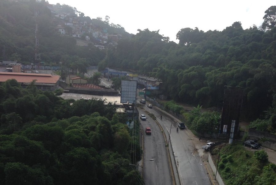 Libre tránsito vehicular en la vía El Hatillo – Oripoto #29Jul (Fotos)