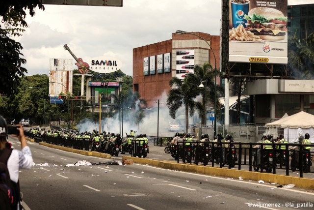 Cuerpos de seguridad hicieron del Sambil su nueva "cámara de gas". Foto: Will Jiménez / LaPatilla.com