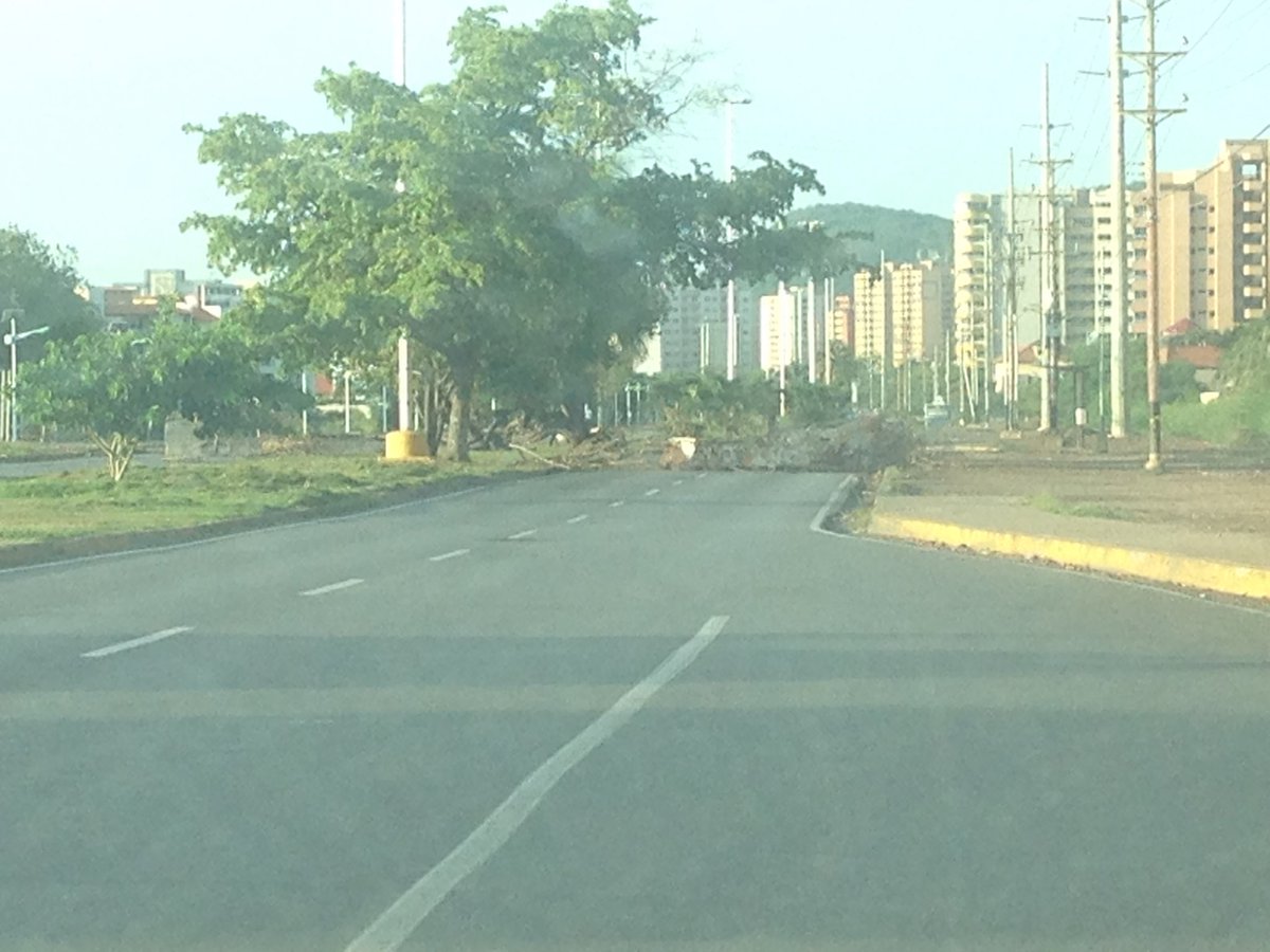 Vecinos de Anzoátegui se unen al trancazo nacional #10Jul (Fotos)