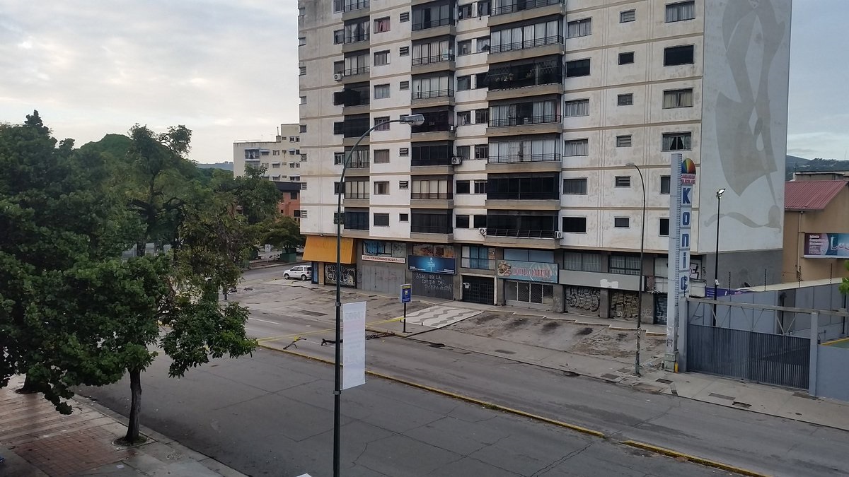 Ni un alma en la Francisco de Miranda a la altura de Los Dos Caminos #20Jul