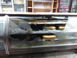 Encapuchados y con armas largas atacaron panadería en San Cristóbal #20Jul (Fotos)