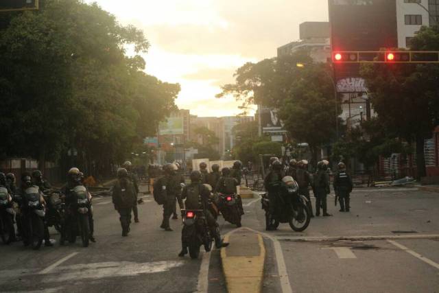 Represión brutal con detenidos en Chacao mientras Maduro transmitía cadena grabada. Foto: Will Jiménez / LaPatilla.com