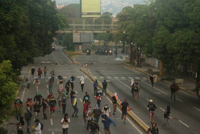 Represión brutal con detenidos en Chacao mientras Maduro transmitía cadena grabada. Foto: Will Jiménez / LaPatilla.com