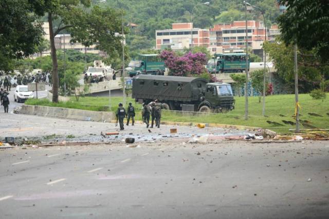 La resistencia se mantuvo en Chacao hasta el ocaso. Foto: Will Jiménez / LaPatilla.com