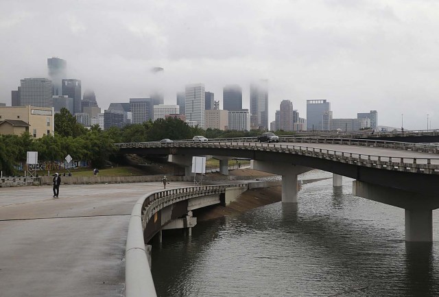 The downtown Houston skyline and flooded highway 288 are seen August 27, 2017 as the city battles with tropical storm Harvey and resulting floods. / AFP PHOTO / Thomas B. Shea