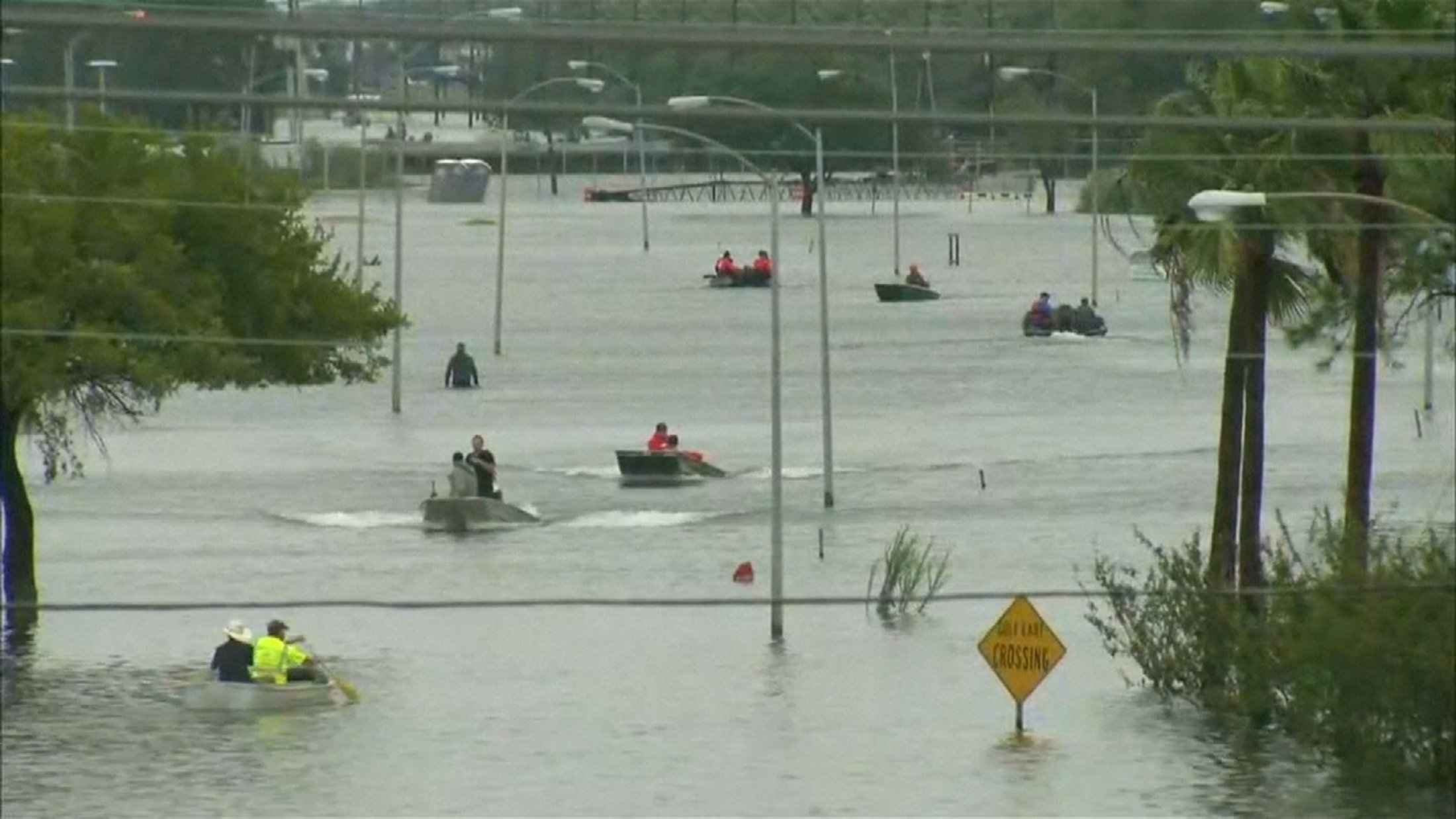 Celebridades sacan la billetera para hacer donaciones por Harvey