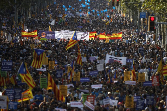 GRA169. BARCELONA, 26/08/2017.- Un momento de la manifestación contra los atentados yihadistas en Cataluña que bajo el eslogan "No tinc por" (No tengo miedo) recorre hoy las calles de Barcelona. EFE/Alberto Estevez