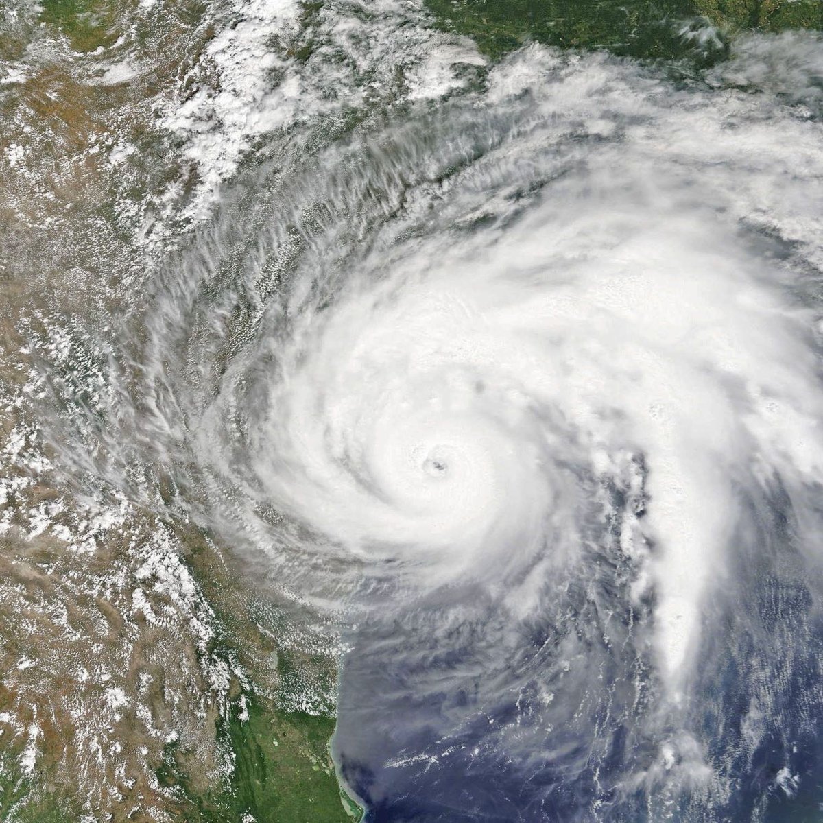 Irma se intensifica y amenaza convertirse en huracán rumbo al Caribe