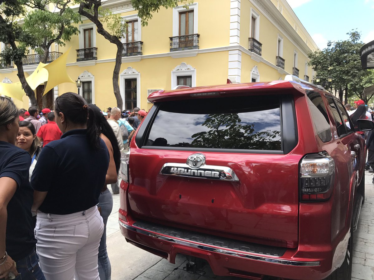 ¿Pasas hambre, eres chavista y esperas tu bolsa Clap? Mira la camioneta de los constituyentistas (foto)