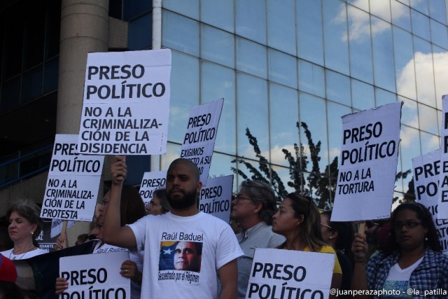 Opositores caminaron en honor a los caídos y presos políticos (Foto: Juan Peraza / LaPatilla)