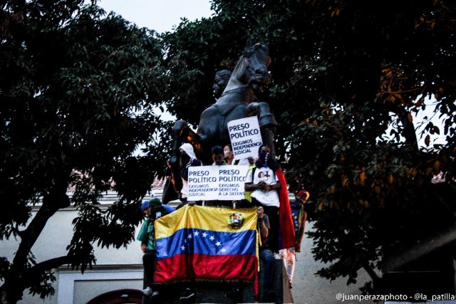 Opositores caminaron en honor a los caídos y presos políticos (Foto: Juan Peraza / LaPatilla)