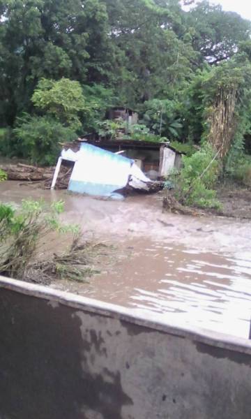 Crecida del Río Caribe (Foto: Salvador Villalba)