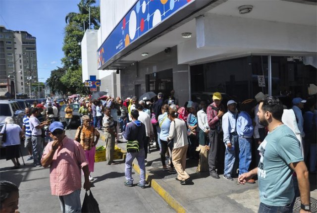 Colas de personas pensionadas / Foto: El Impulso