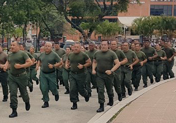 Gordi-soldados del Ipsfa salieron a medio trotar preparándose contra los marines (VIDEOS)