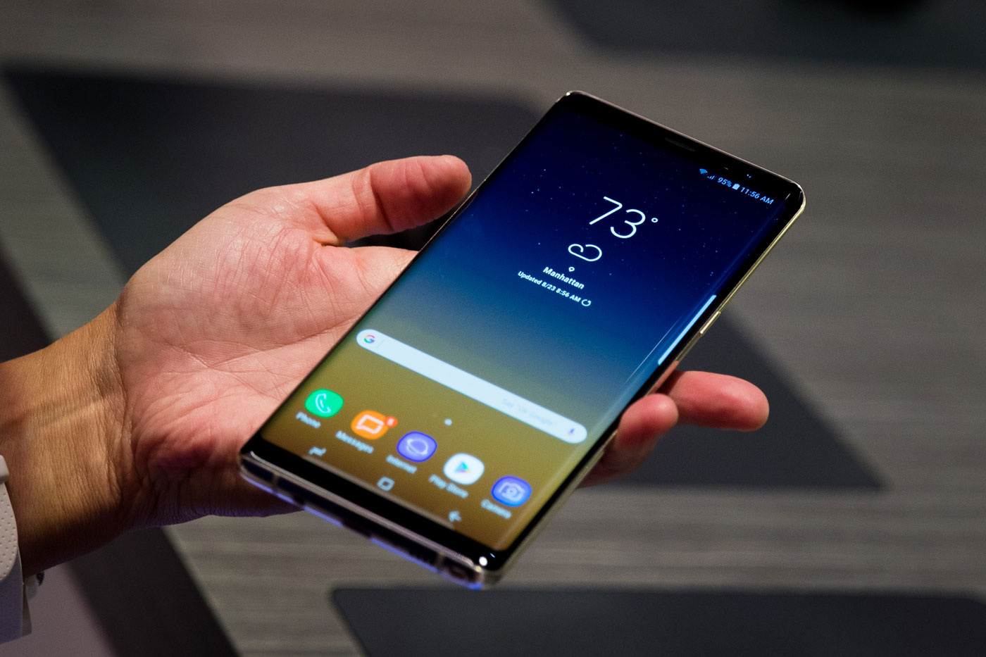 Samsung presenta su Note 8 para pasar página del fiasco del Note 7