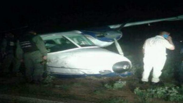 Hallan restos de droga en avión accidentado en Venezuela