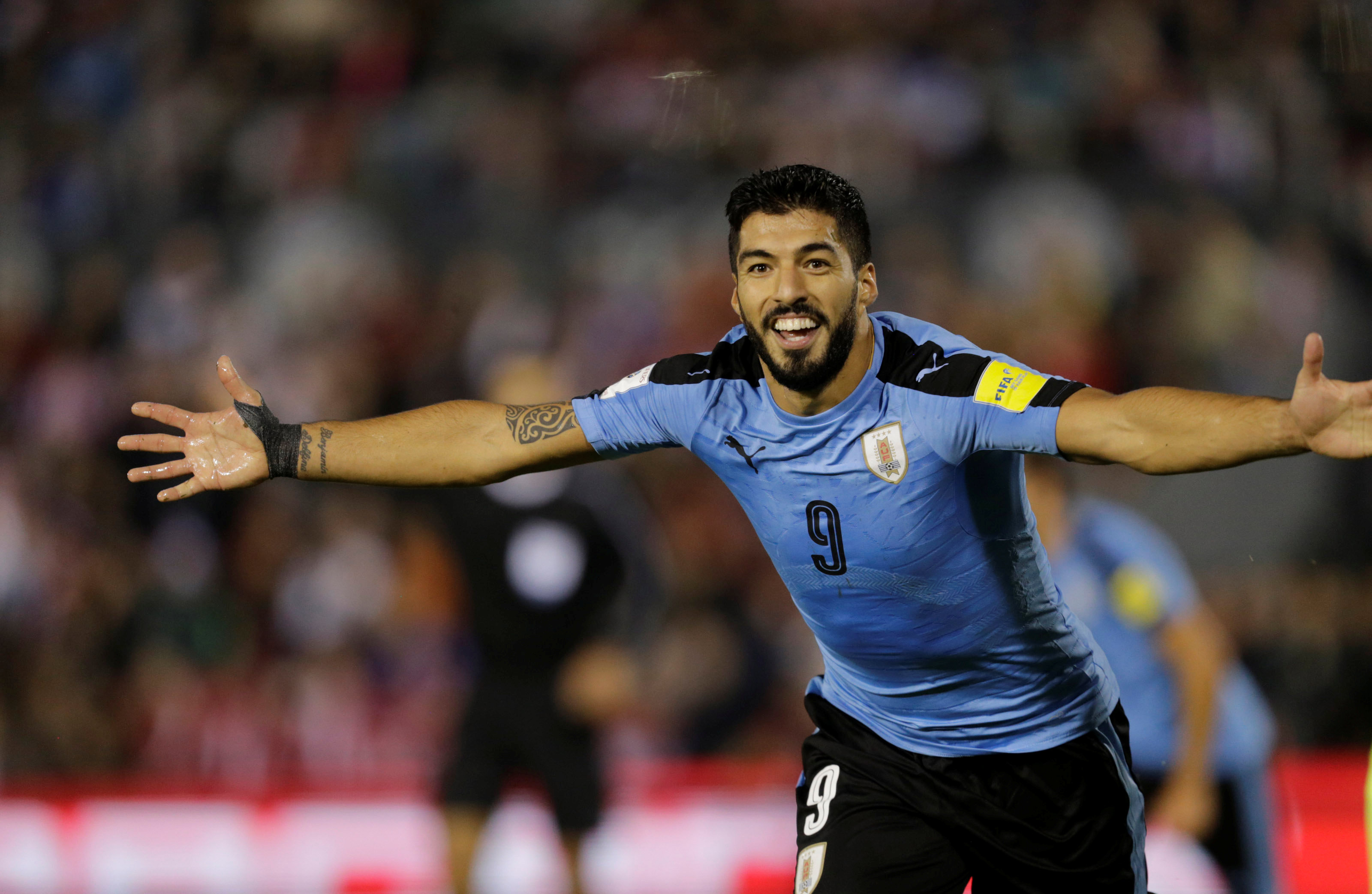 Uruguay gana de visita a Paraguay, queda segundo y mira hacia Rusia