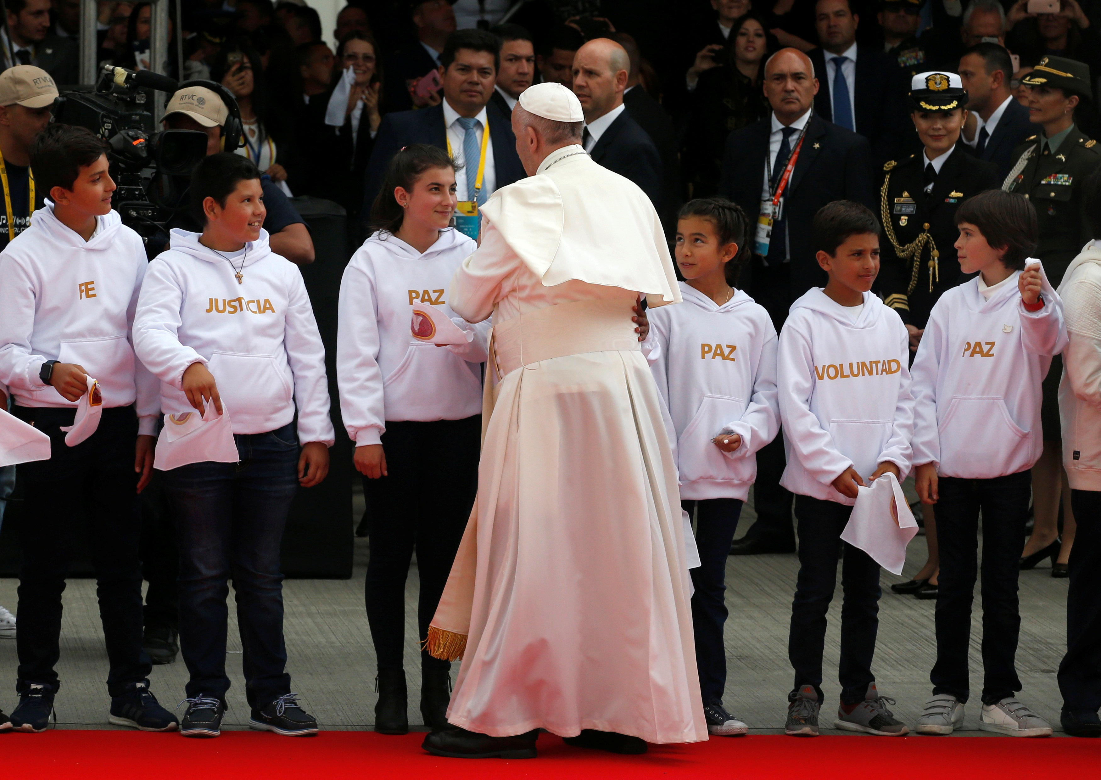 Francisco pide a una Colombia en vías de paz no “dejarse robar la esperanza”