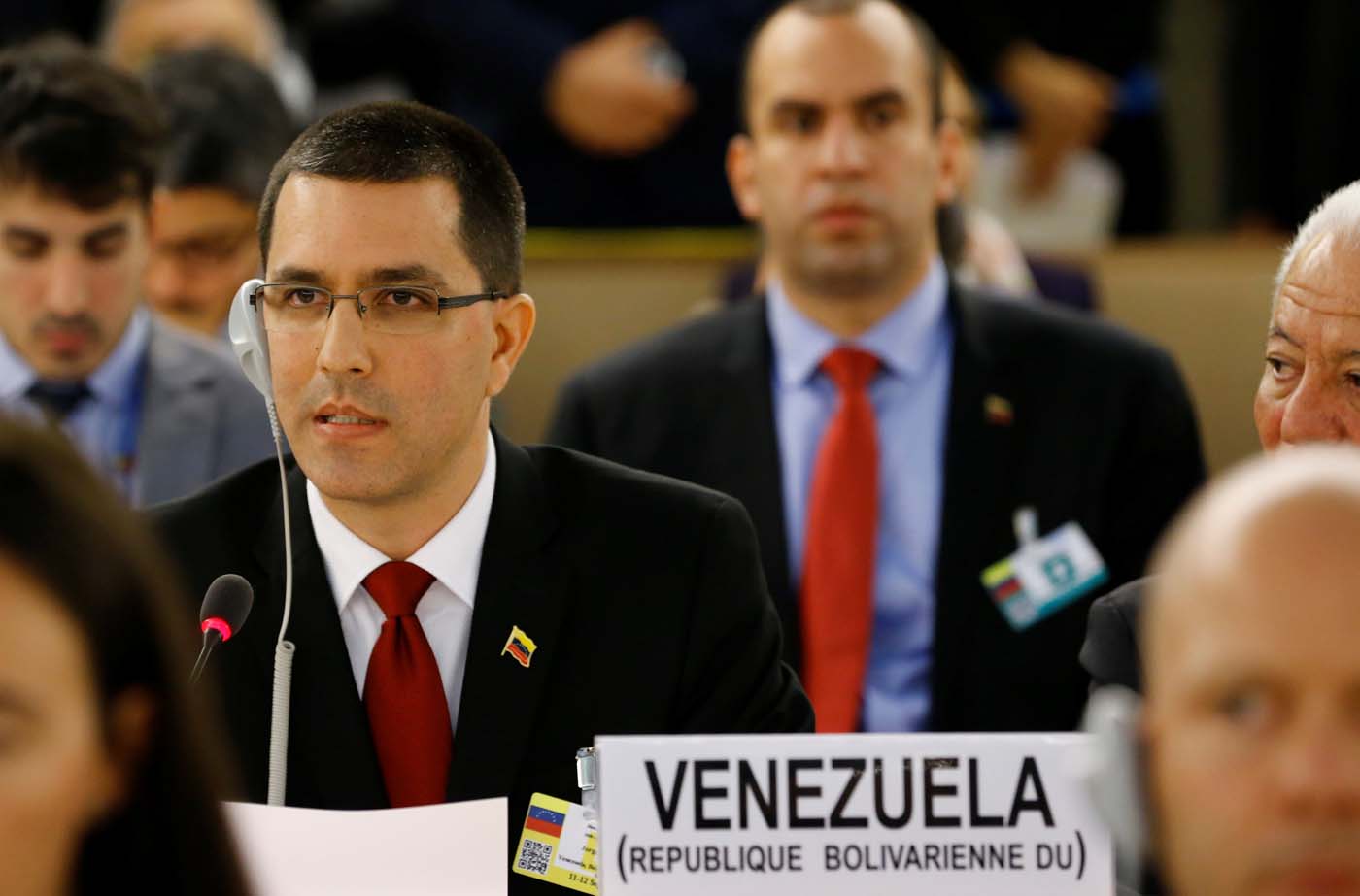 Arreaza asegura que diálogo continuará pese a torpedeo de EEUU