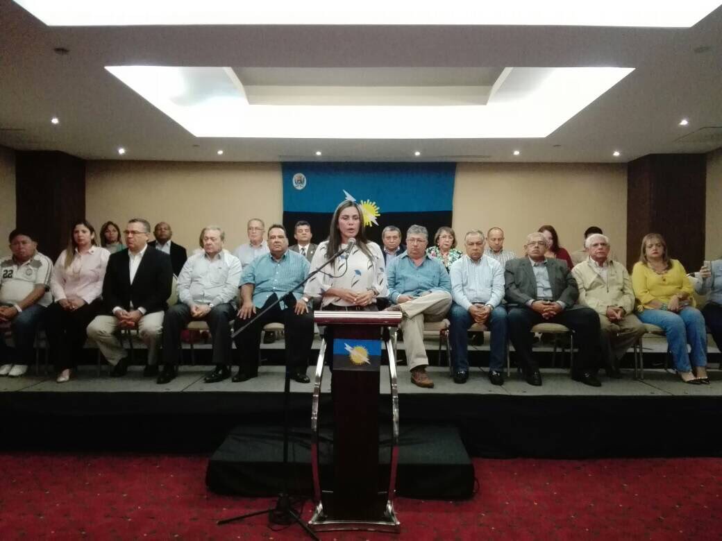 Eveling de Rosales recibió apoyo del Bloque Parlamentario del Zulia