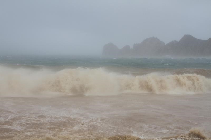 Huracán Katia se intensifica frente a costa este de México, autoridades activan alerta