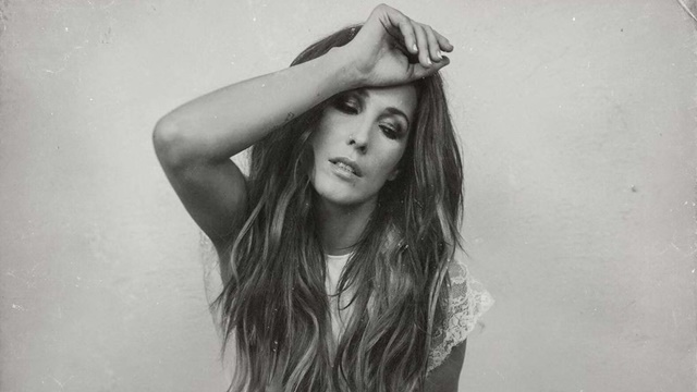 Una nueva Malú estrena hoy su tema “Invisible”