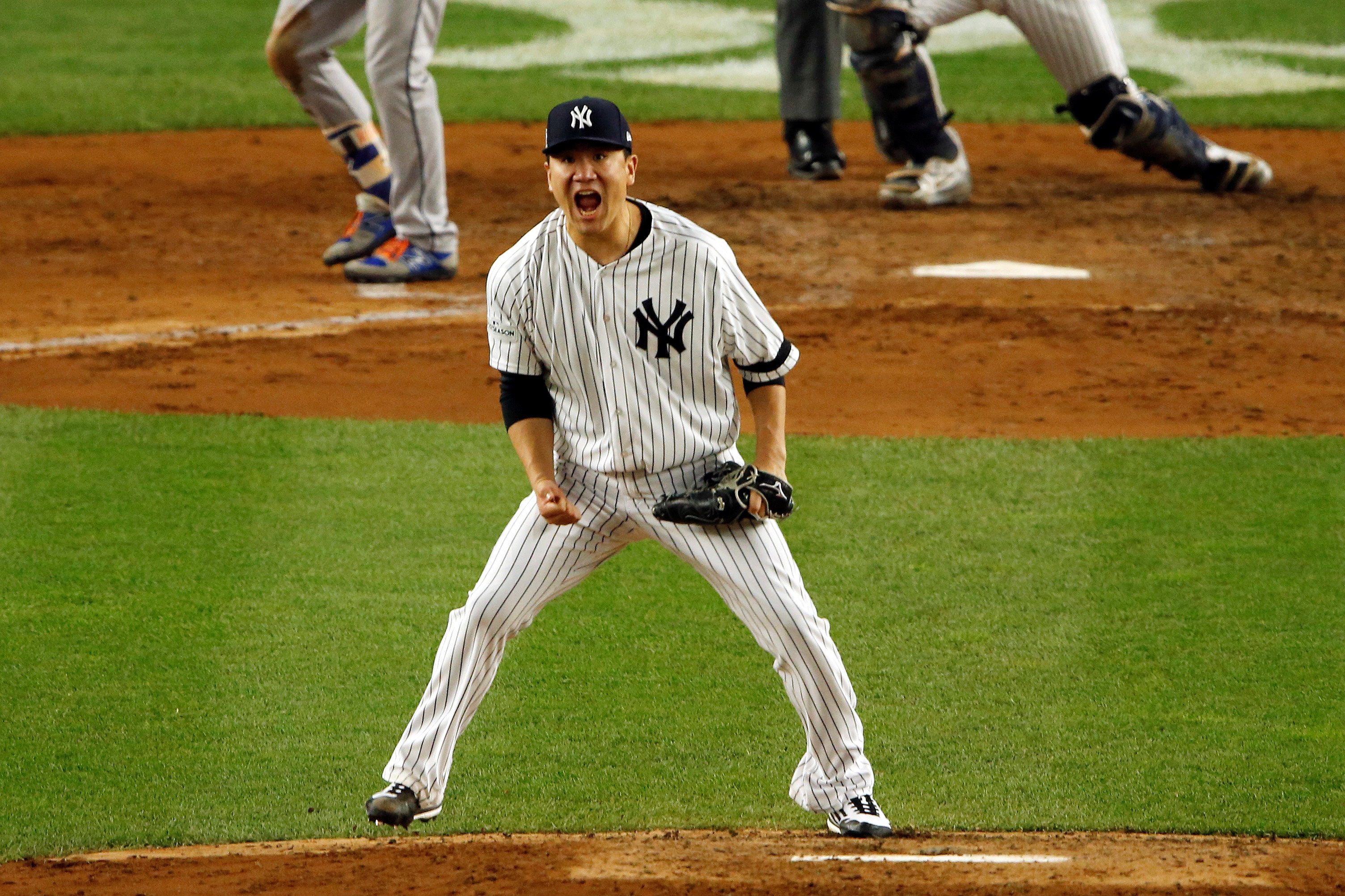 Tanaka y Sánchez ponen a los Yanquis a un triunfo de la Serie Mundial