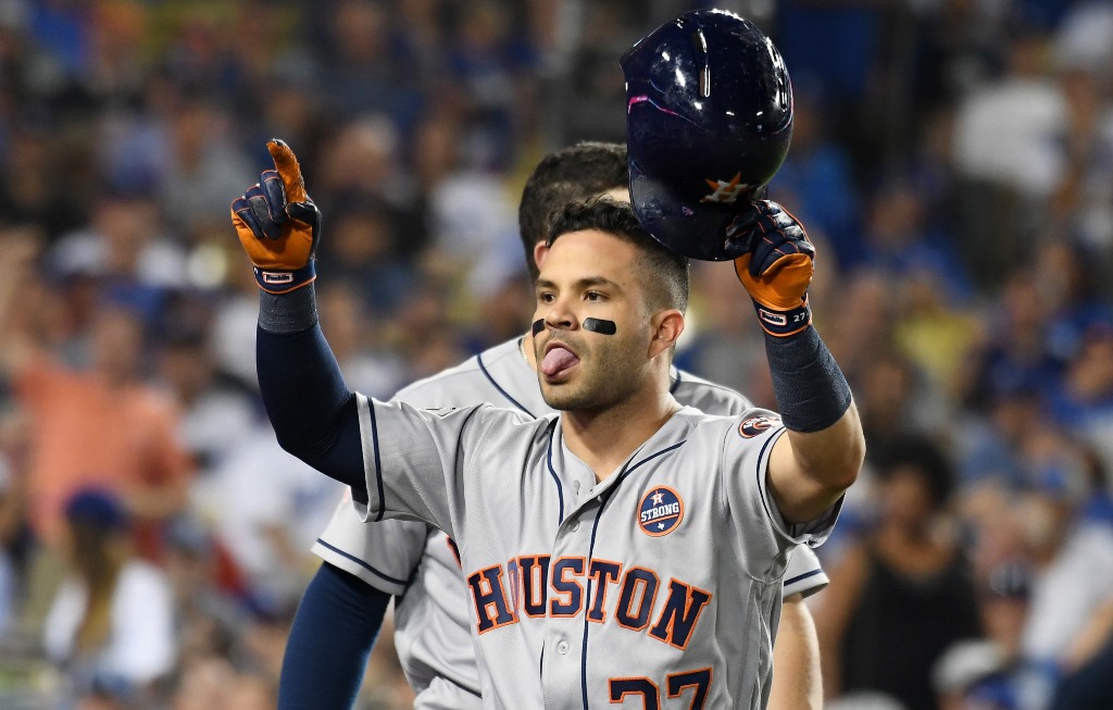 José Altuve la sacó de jonrón en el primer triunfo de los Astros en la Serie Mundial