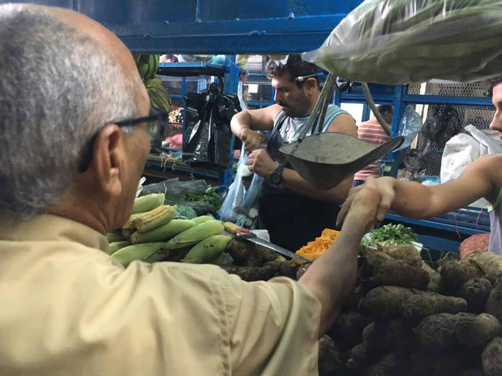 Así fue recibido Ismael García en el Mercado Periférico de Caña de Azúcar