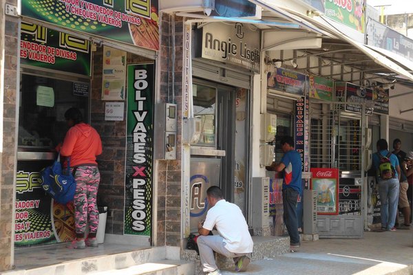 Para la compra a 0,12 pesos y 0,13 pesos por bolívar, dependiendo de si se trataba de billetes de la vieja o nueva denominación; y 0,16 para la venta. (Foto/JGH) 