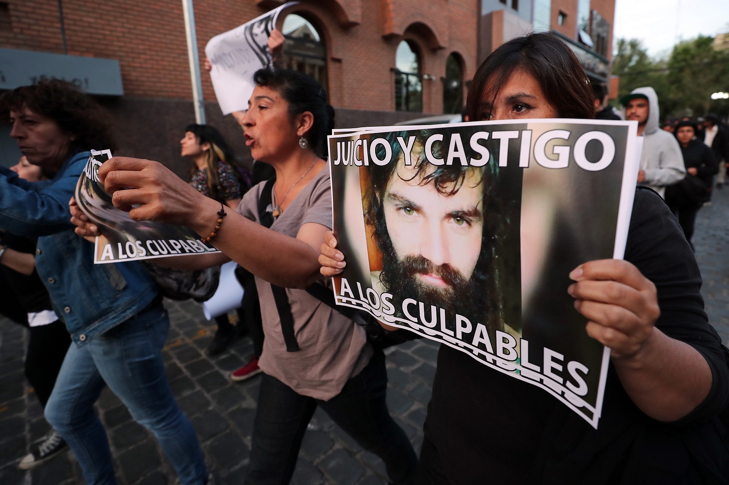 Abrieron investigación tras filtrarse fotos del cuerpo del activista Santiago Maldonado