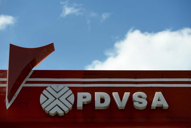 Picture of the logo of Venezuelan state-owned oil company PDVSA, seen at a gas station in Caracas, on November 14, 2017. Venezuela has been declared in "selective default" by Standard and Poor's after failing to make interest payments on bond issues as it tries to refinance its $150 billion foreign debt. / AFP PHOTO / Federico PARRA