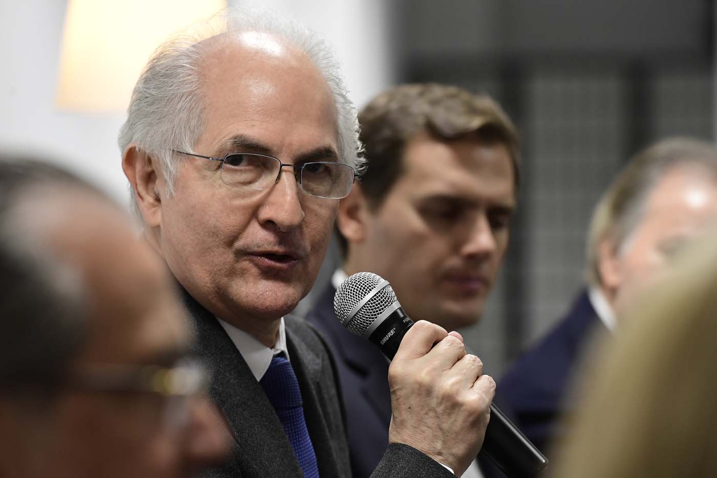 Ledezma pide que diálogo entre gobierno y oposición defina salida de Maduro