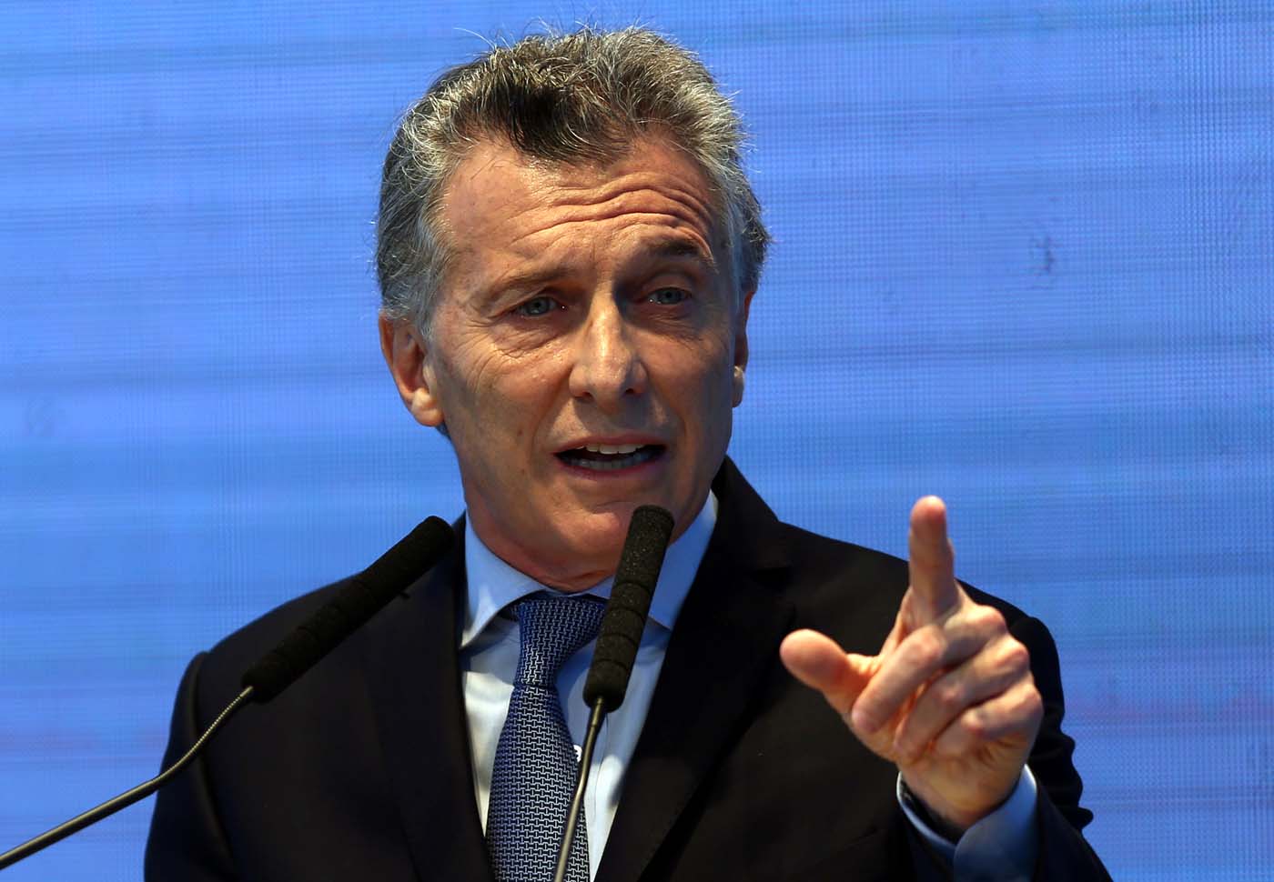 Macri consigue polémica ley de reforma de pensiones en Argentina