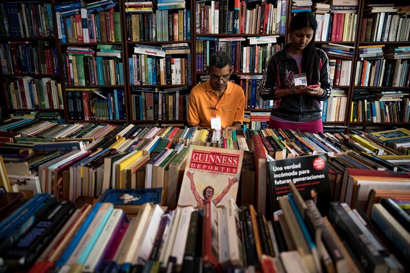 Chávez, Lenin y Kim Jong-un, estrellas de la feria del libro de Caracas (Fotos)