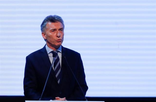 El presidente de Argentina, Mauricio Macri, pronuncia un discurso hoy, jueves 30 de noviembre de 2017, en el centro cultural CCK de Buenos Aires (Argentina). Macri definió hoy como un "día histórico" que Argentina asuma desde este viernes la Presidencia del G20 para 2018, una muestra, a su juicio, de que el país inspira "confianza" al mundo, que ve que está en "el camino correcto". EFE/David Fernández