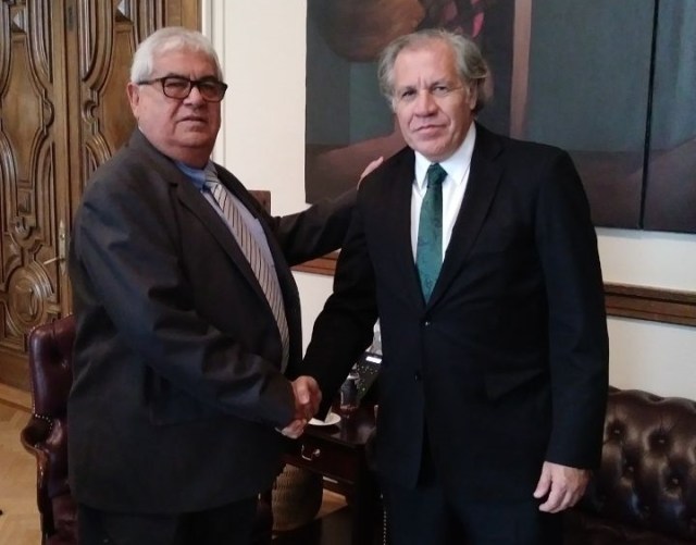 Carlos Ortega (izq) junto a Luis Almagro, en su encuentro el 9 de noviembre de 2017 en la sede de la OEA en Washington, EEUU / Foto lapatilla.com