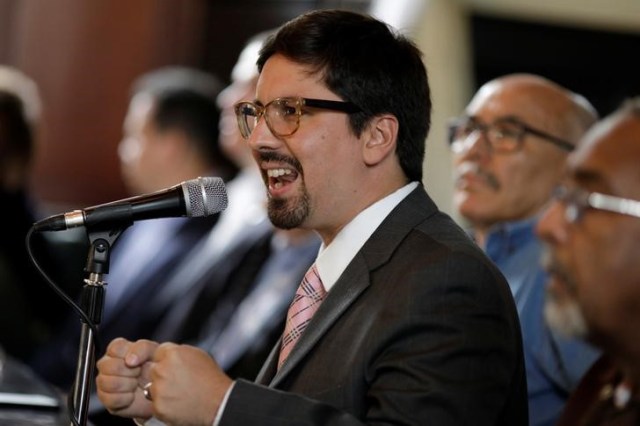 Freddy Guevara, vicepresidente de la Asamblea Nacional de Venezuela, durante una rueda de prensa en Caracas. Imagen de archivo. 23 de julio de 2017. REUTERS/Ueslei Marcelino