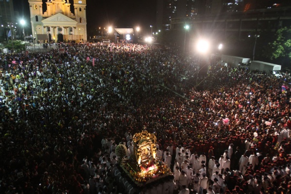 Zulianos acompañaron a La Chinita en su procesión