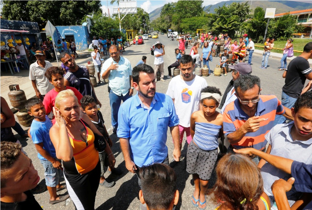 Volvemos atrás: Habitantes de Naguanagua tienen meses cocinando a leña por escasez de gas