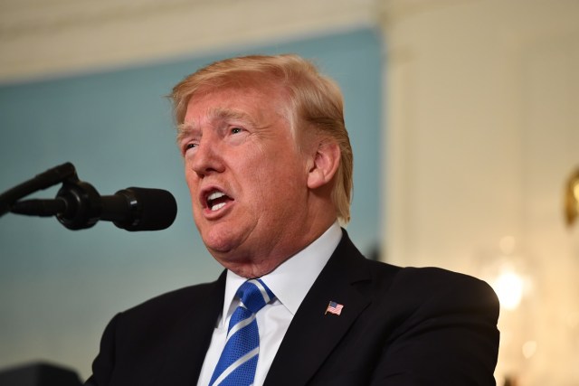 US President Donald Trump delivers remarks on November 15, 2017 in the Diplomatic Room at the White House in Washington,DC. / AFP PHOTO / Nicholas Kamm