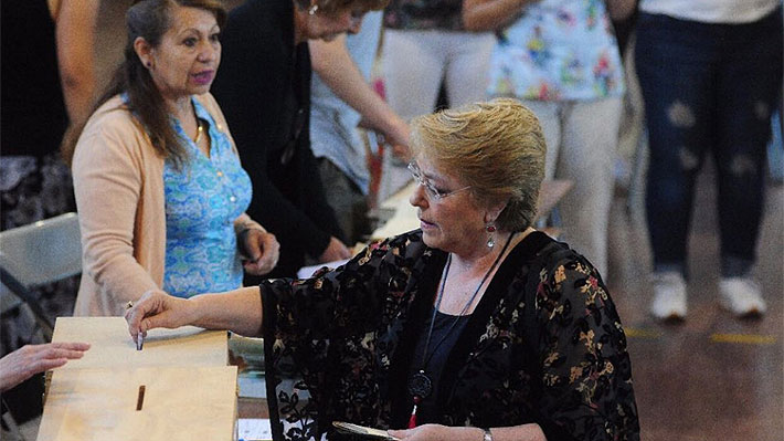 Bachelet pronostica que nuevo presidente de Chile se definirá en segunda vuelta