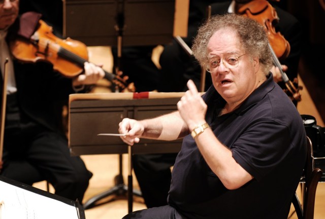 Imagen de archivo del director James Levine.  / AFP PHOTO / Miguel MEDINA