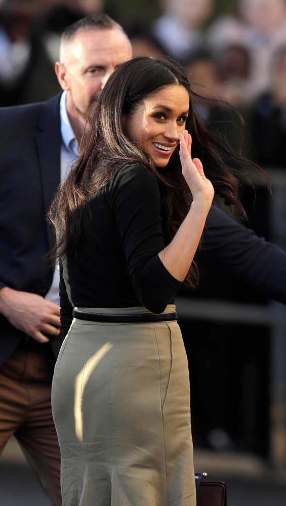 Meghan Markle, waves after visiting the Nottingham Academy school with her fiancee Britain's Prince Harry in Nottingham, Britain, December 1, 2017. REUTERS/Matt Dunham/Pool