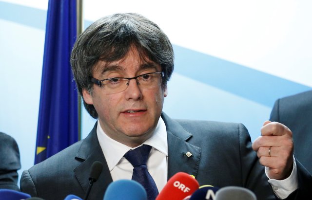 Carles Puigdemont, the dismissed President of Catalonia, attends a press conference in Brussels, Belgium, December 22, 2017. REUTERS/Francois Lenoir